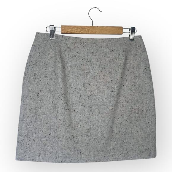 The Limited Tweed Mock Wrap Mini Skirt Size 8 Gray Speckled Button - Picture 2 of 9